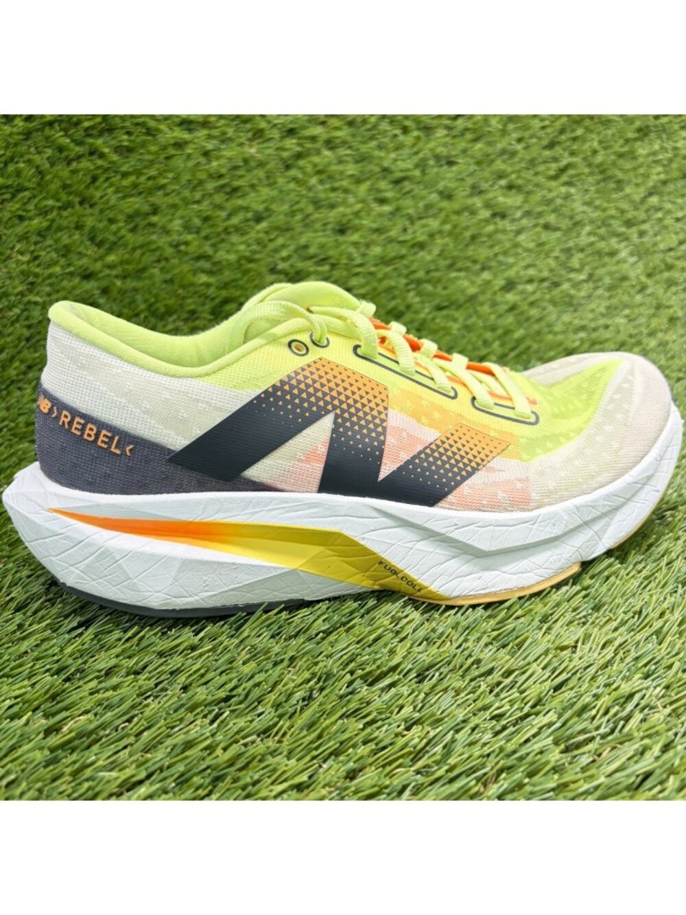 New Balance FuelCell Rebel v4 Womens Size 7.5 Green White Running Shoes Sneakers
